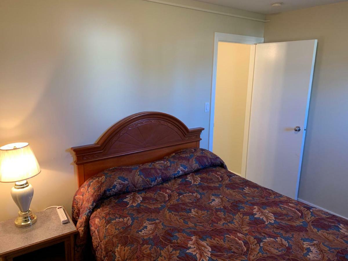 Red Deer Inn & Suites المظهر الخارجي الصورة
